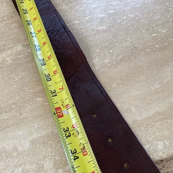 Vintage woman’s brown leather belt with brass buckle waived design sz 30/32 - Picture 5 of 8